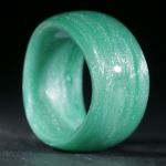 Glasfaser Fingerring, handgewickelt (Cadmiumgrün dunkel mit Perlglanzpigment Mira Silber)