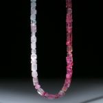 Turmalincollier barocke Formen poliert, 385ct.