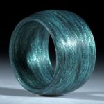 Fingerring Glasfaser, handgewickelt, Anilinschwarz mit Mira grün