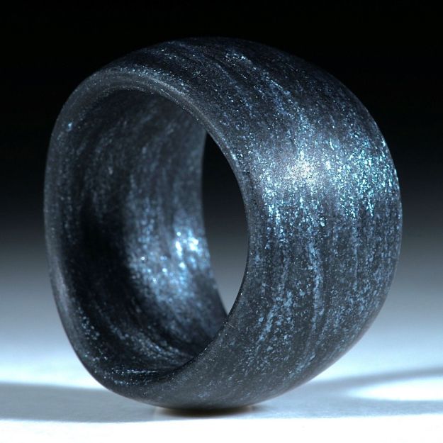 Fingerring Glasfaser, handgewickelt, Anilinschwarz mit Sternglanzpigment