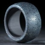 Hämatit, Italien (stabilisiert), Fingerring mit Carbon-Innenring