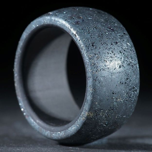 Hämatit, Italien (stabilisiert), Fingerring mit Carbon-Innenring