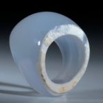 Edelsteinring Chalcedon, geschwungene Form