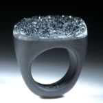 Hämatit (Eisenerz) auf Carbon Ringschiene