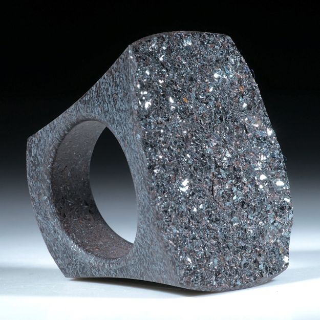 Ring aus Hämatitkristallen