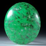 Maw-sit-sit, Chloromelanit, Myanmar,38.97ct. ovaler Cabochon ca.31x26.5x7.5mm