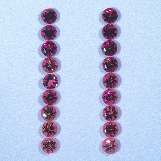 Turmalin Set aus 18 Steinen, rund facettiert total 5.08ct. Durchmesser ca.4mm