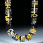 Goldglas, handgeschliffenes Collier aus polierten Zylinderteilen, Durchmesser ca.17mm