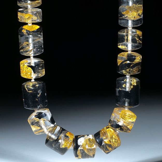 Goldglas, handgeschliffenes Collier aus polierten Zylinderteilen, Durchmesser ca.17mm