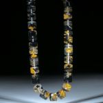 Goldglas, handgeschliffenes Collier aus polierten Zylinderteilen, Durchmesser ca.17mm