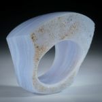 Edelsteinring Chalcedon gebändert, teilweise naturbelassen