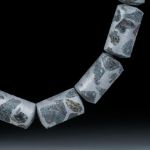 Edelsteincollier Hämatit in Alumatrix, Collier in Zylinderform