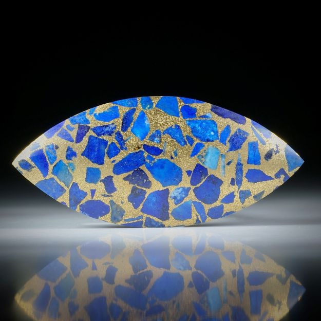 Lapislazuli in Messingmatrix, handgeschliffene Navette