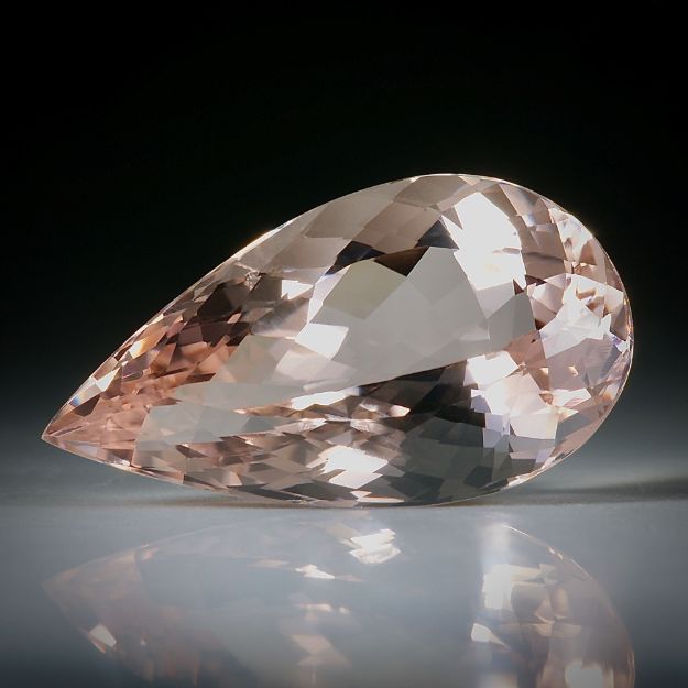 Morganit Tropfen facettiert 14.34ct. 23.5x13x9mm