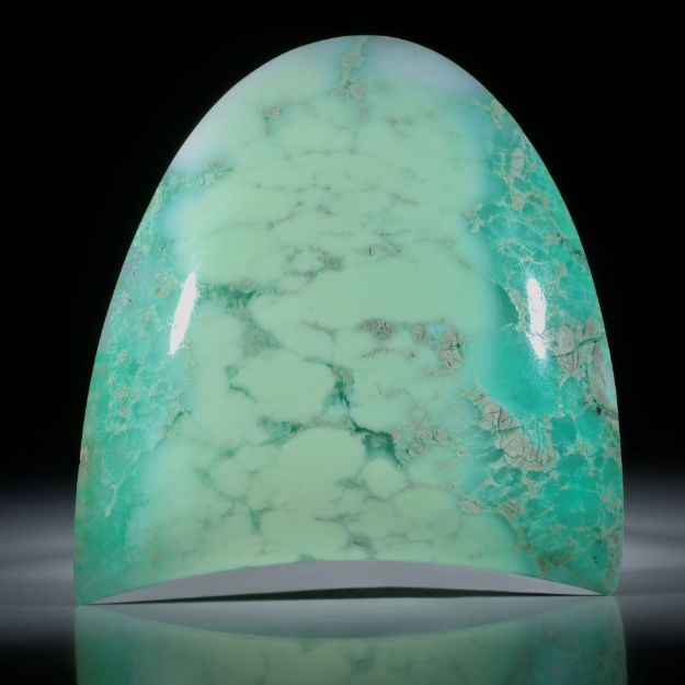 Zitronenchrysopras, grosse Freiform ca.62x61x12mm, Oberseite bombiert und poliert