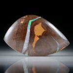 Edelopal, Boulderopal Australien, 10.03ct. Fantasieform beidseitig geschliffen und poliert ca. 25.5x26x4mm
