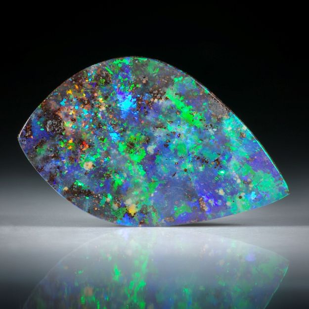 Edelopal, Boulderopal Australien, 12.49ct. Fantasieform beidseitig geschliffen und poliert ca. 30.5x28.5x3.5mm