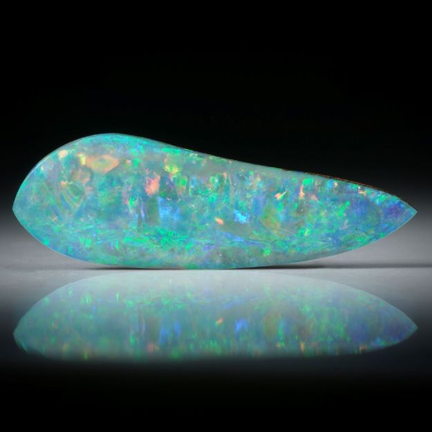 Edelopal, Boulderopal Australien, 8.21ct. Fantasieform beidseitig geschliffen und poliert ca. 32.5x10.5x4mm