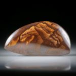 Edelopal, Boulderopal Australien, 22.28ct. Fantasieform beidseitig geschliffen und poliert ca. 34.5x18x5mm