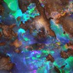 Edelopal, Boulderopal Australien, 22.28ct. Fantasieform beidseitig geschliffen und poliert ca. 34.5x18x5mm
