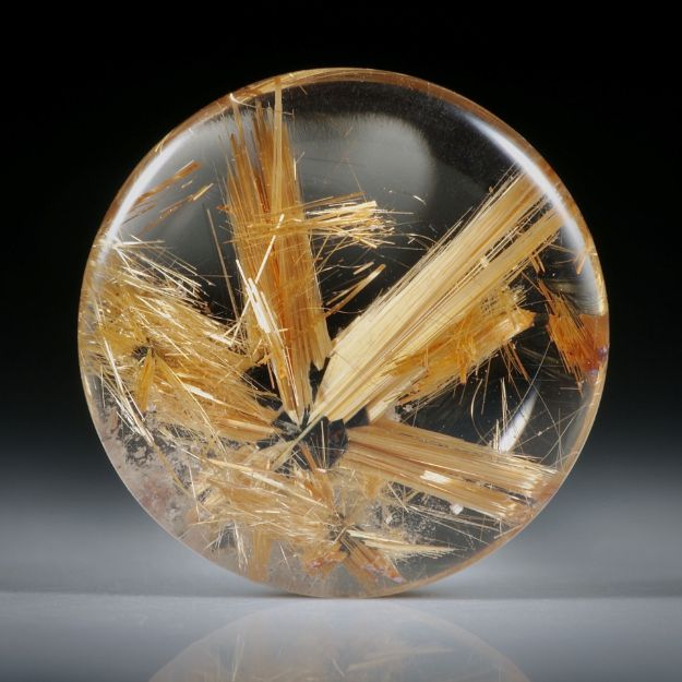 Sternrutil 23.45ct. runder Cabochon, beidseitig bombiert geschliffen und poliert, ca.23.5x23.5x6mm