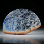 Dumortierit, halbrunde Scheibe mit Naturrand ca.62x42x8mm