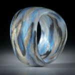 Fingerring Fibertec, Karbon mit Glasfaser Mira Sonnengold und Mira Türkis, handgewickelt matt, geschwungen innen/aussen gerundet, Breite 12.5mm