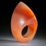 Edelsteinring Eosit, hohe Freiform im Verlauf geschliffen und poliert ca.50x31x31mm, Innendurchmesser 19.5mm