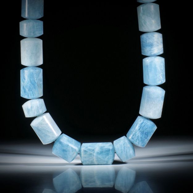 Edelsteincollier Aquamarin, polierte Zylinderformen mit bombierten Seiten, Durchmesser ca.15-17mm, Länge ca.45cm
