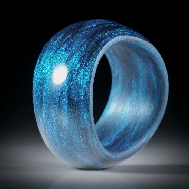 Glasfaser Fingerring Mira Türkis mit Anilinschwarz, geschwungene Form, bombiert mit gerundeter Innenkante, 12mm breit, Innendurchmesser 18.7mm