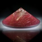Granat mit Rutilquarz doublettiert und unterlegt mit Perlmutter 168.99ct. runde Form facettiert ca.42x42x19mm