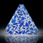Lapislazuli in Alumatrix, Paar 54.05ct.  Dreieckformen plangeschliffen matt, je ca.40x34x3mm