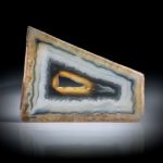 Polygonalachat, flache Scheibe mit naturbelassener Aussenform ca.55x43x3.5mm