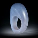 Edelsteinring Chalcedon, geschwungene Form, hoch geschliffen und poliert, Innendurchmesser 19.2mm