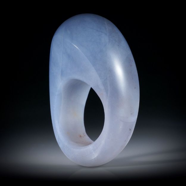 Edelsteinring Chalcedon, geschwungene Form, hoch geschliffen und poliert, Innendurchmesser 19.2mm