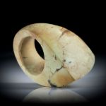 Zitronenchrysopras Fingerring, hohe Form im Verlauf geschliffen und feinmatt, Innendurchmesser 18.1mm