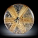 Rutilstern 48.38ct. runder Cabochon, beidseitig bombiert geschliffen und poliert, ca.29x29x7.5mm