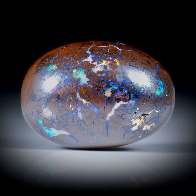 Matrixopal Australien, unregelmässiger Cabochon, hoch geschliffen ca.26x18.5x9.5mm