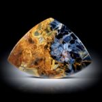 Pietersit 31.08ct. gebogene Dreieckform poliert ca.47x34x3mm