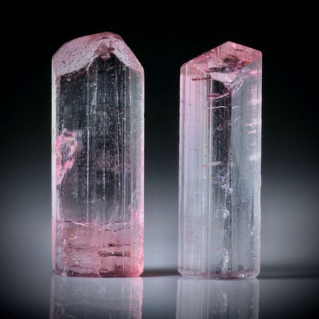 Turmalinkristall Paar, bicolor, total 33.9ct. mit angeschliffenen Standflächen, ca.27x10x6mm