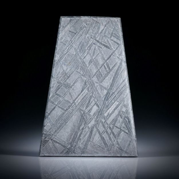 Eisenmeteorit mit geätzter Oberfläche, Trapez ca.27x19x2.5mm
