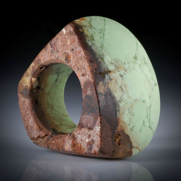 Zitronenchrysopras Tafelring, teilweise naturbelassen, Breite unten 13mm, Innendurchmesser 19mm