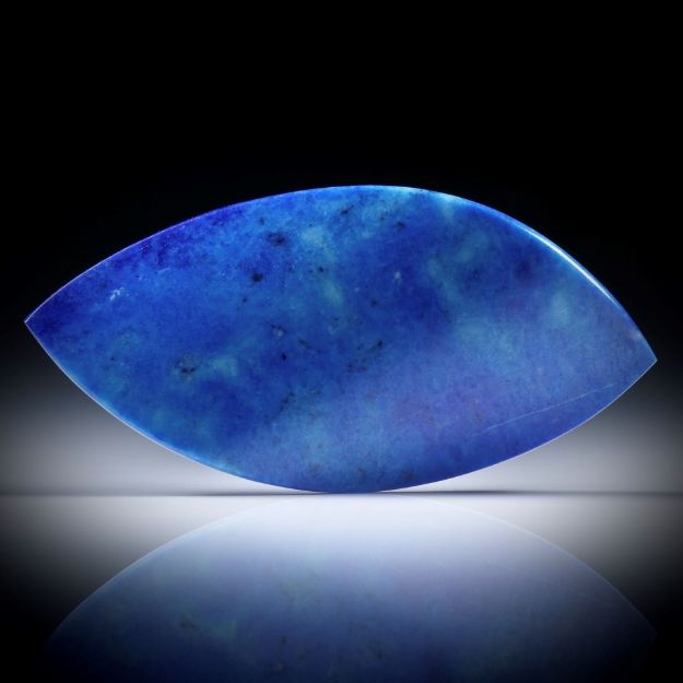 Lapislazuli 20.02ct.  Blattform in Torsion geschliffen und beidseitig poliert, ca.40x19x4mm