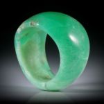Edelsteinring Chrysopras, geschwungene Form, im Verlauf geschliffen und poliert, Innendurchmesser ca.20mm
