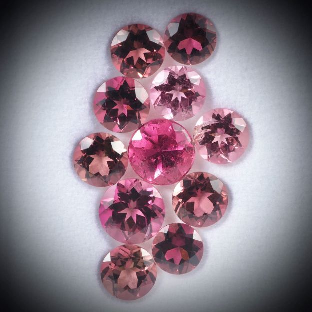 Turmalin Lot 7.95ct. 11 runde Steine ca.5-7mm Durchmesser