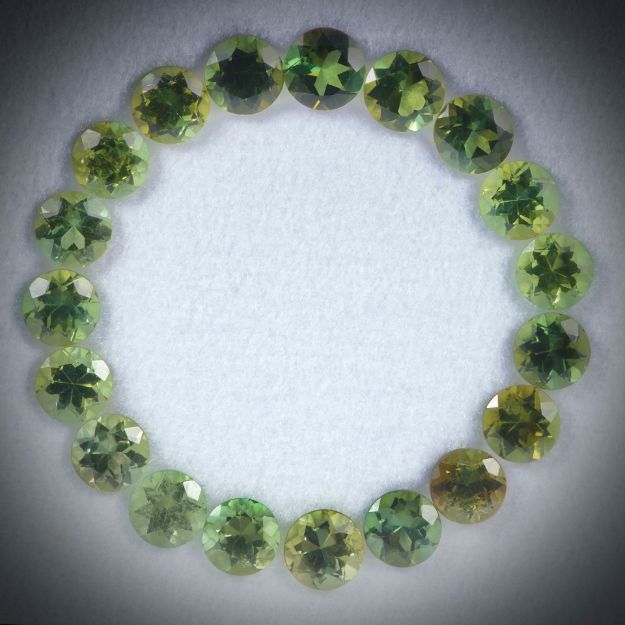 Turmalin Lot 3.5ct. 19 runde Steine, 3.7mm Durchmesser