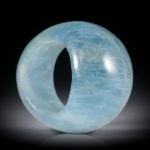 Edelsteinring aus Aquamarin, im Verlauf geschliffen und poliert, Breite oben/unten 22/13mm, Innendurchmesser 19mm