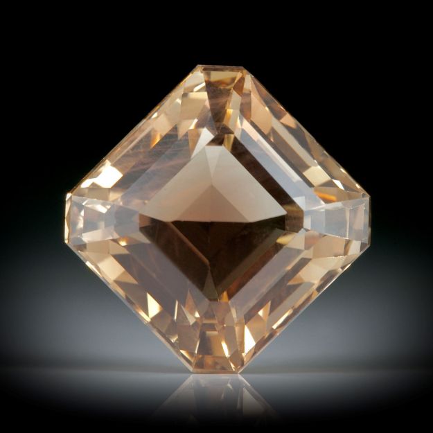 Sonnenstein 7.7ct. Oregon USA, Achteck, ca.10.7x10.7x9mm
