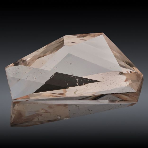 Morganit 28.48ct. Spiegelschliff ca.32.7x15.7x8.4mm