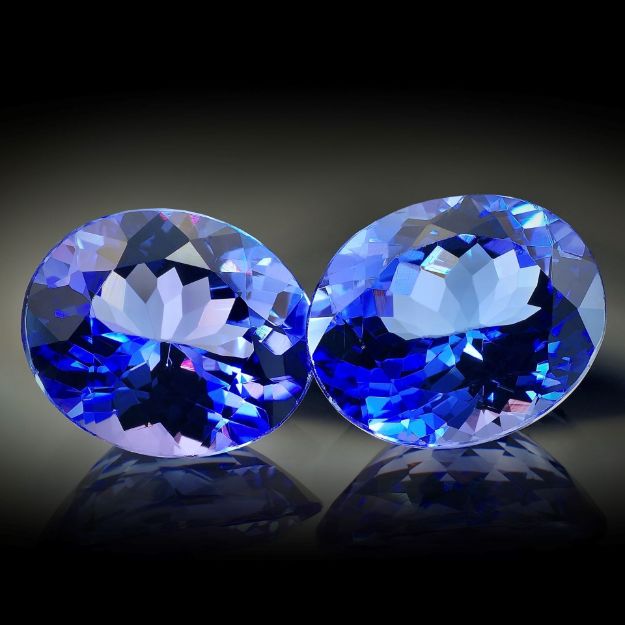 Tansanit Paar 10.25ct. Tansania, Grösse je ca.12x10x6mm
